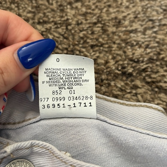 Vintage Levi's Denim Shorts - Picture 3 of 6